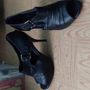 Salon-Six black heels 10